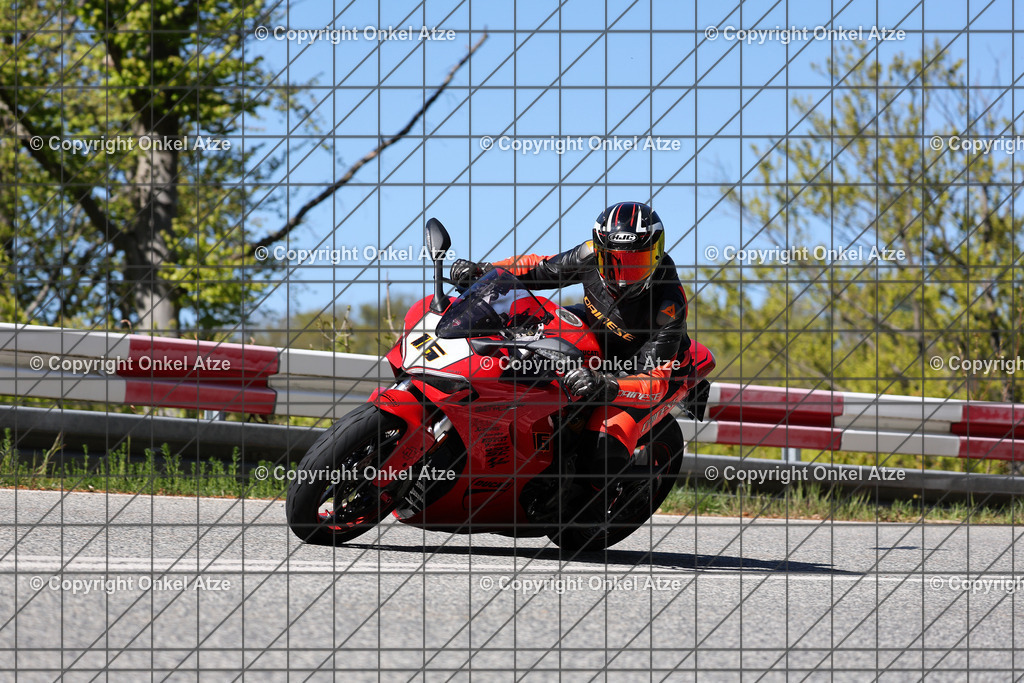 IMG_8299 | Fotograf am Kyffhäuser. Onkel Atze. Kyffhäuser Rennstrecke. Café36. Motorsportfotografie. - Realisiert mit Pictrs.com