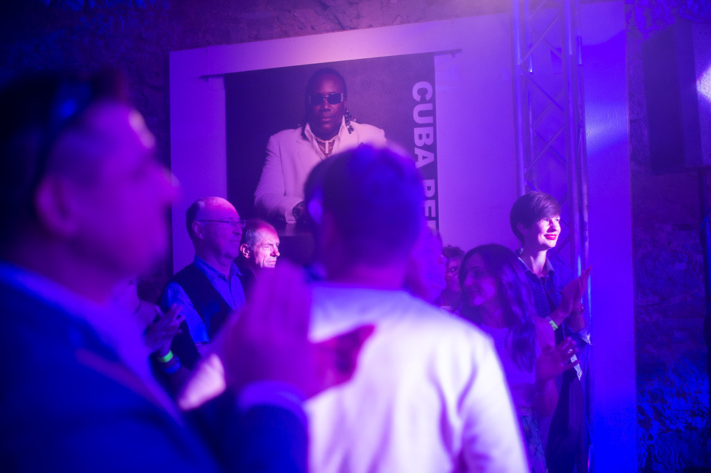 Tango meets Cuba | Tango meets Cuba mit den Klazz Brothers & Cuba Percussion im Forte Belvedere Leisnig zum Festival Hallo Leisnig 2022. - Realisiert mit Pictrs.com