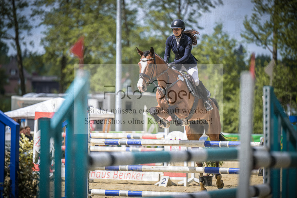 DOS_8457 | Entdecke hochwertige Reitturnierfotos von Foto Oger. Professionell, emotional und authentisch – jetzt Lieblingsmomente im Shop bestellen.Deutschlandweite Turnierfotografie. - Realisiert mit Pictrs.com