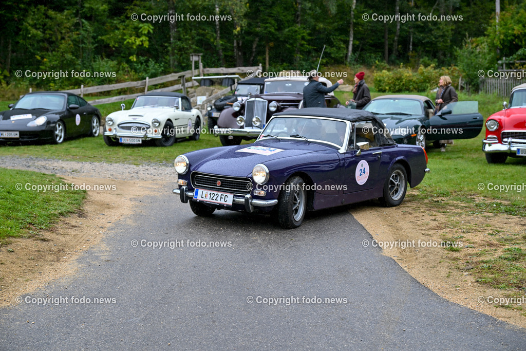 Frauen fuer Frauen_ Charity Oldtimerfahrt_ 04.10.2025-197 | 04.10.2025, Linz, AUT, Oldtimer Charity im Bild Frauen fuer Frauen Oldtimerfahrt, Teilnehmer©Harald Dostal / fodo.media