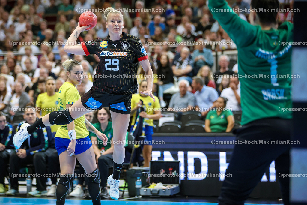 DHB13072401015 | 13.07.2024, Handball, Länderspiel Frauen, Dortmund, Westfalenhalle, DHB, Olympia Vorbereitung, Deutschland - Brasilien:  Antje Döll (GER)