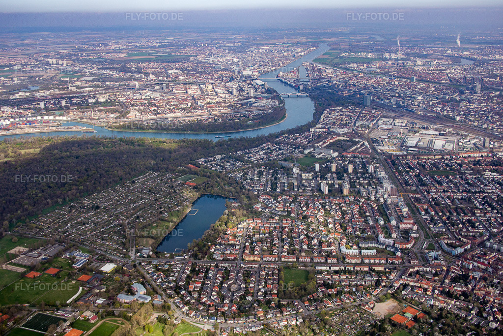 Luftbild: Ortsansicht im Ortsteil Almenhof in Mannheim im Bundesland Baden-Württemberg in Deutschland. Foto: IMG_076954.jpg vom 12.04.2015 durch Werner Riehm/FLY-FOTO.de