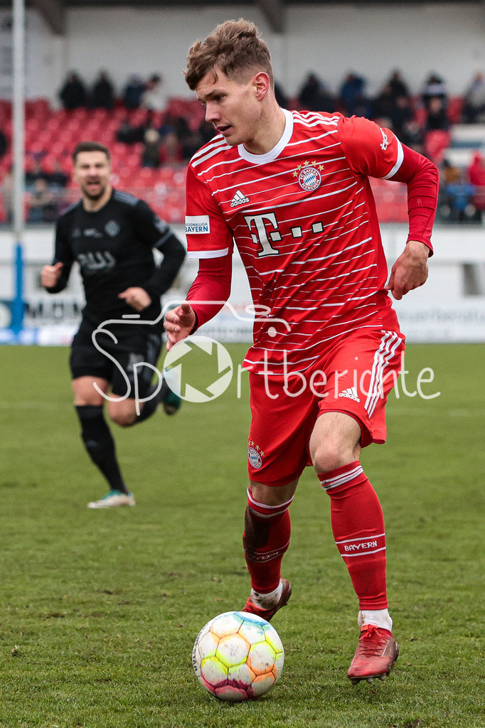 SV Vikoria Aschaffenburg - FC Bayern Amateure | Jahn HERRMANN (FCB #11) am Ball
