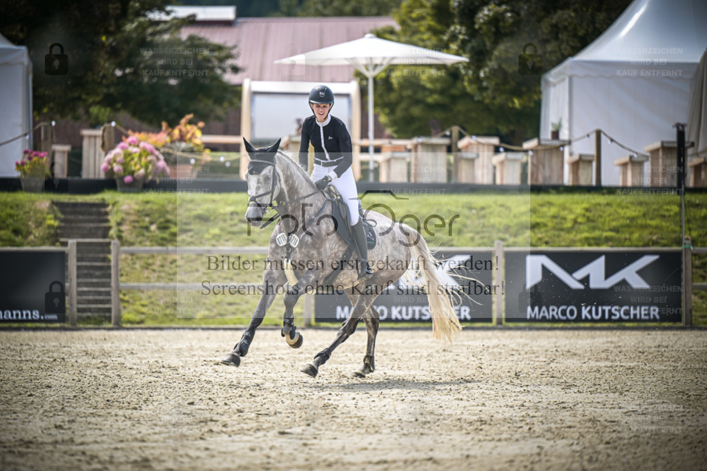 DOS_6107 | Entdecke hochwertige Reitturnierfotos von Foto Oger. Professionell, emotional und authentisch – jetzt Lieblingsmomente im Shop bestellen. - Realisiert mit Pictrs.com