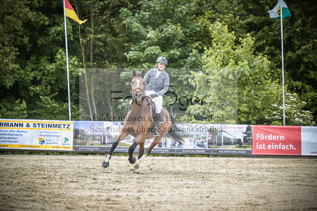 DOS_5355 | Entdecke hochwertige Reitturnierfotos von Foto Oger. Professionell, emotional und authentisch – jetzt Lieblingsmomente im Shop bestellen.Deutschlandweite Turnierfotografie. - Realisiert mit Pictrs.com