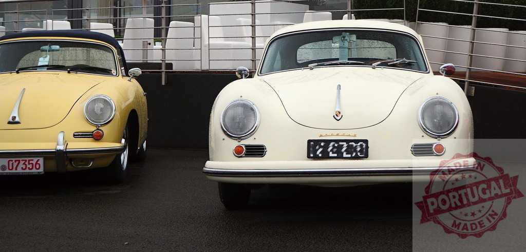 Porsche 356 coupe and convertible at car show | Two classic Porsche 356 cars parked on wet asphalt during a vintage automobile exhibition - Realisiert mit Pictrs.com