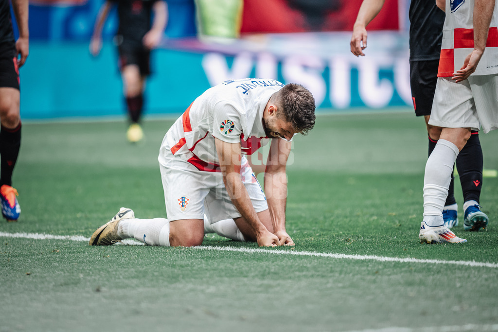 Fußball | Herren | UEFA-Fußball-Europameisterschaft 2024 | Gruppe B | Kroatien vs. Albanien | 19.06.2024 | Bruno Petkovic (#17, Kroatien) ärgert sich