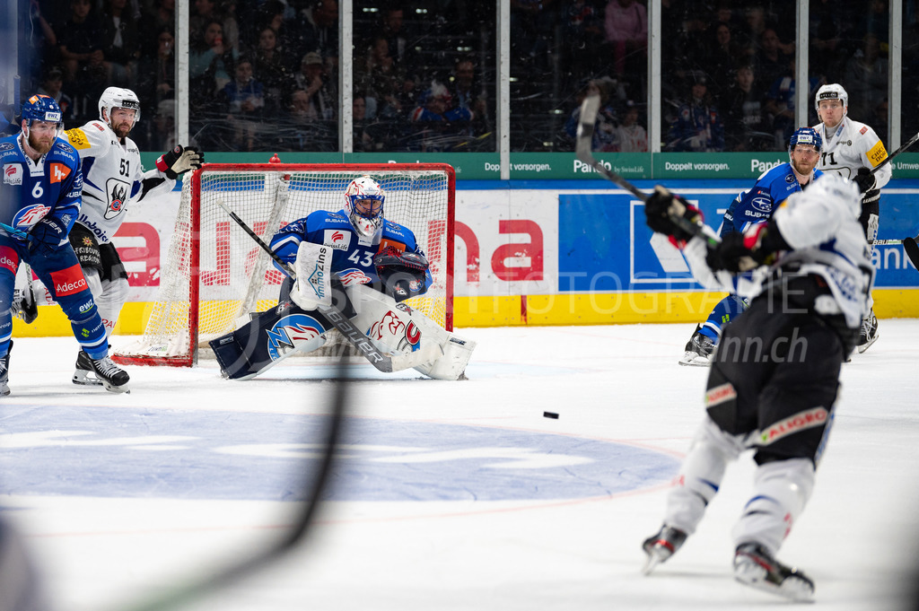 Swiss National League: Semifinals Game 4: ZSC Lions - Fribourg-Gotteron | 14.04.2022, Zürich, Hallenstadion, Swiss National League: Semifinals Game 4: ZSC Lions - Fribourg-Gotteron, #43 Torhüter Jakub Kovar (ZSC). - Realisiert mit Pictrs.com