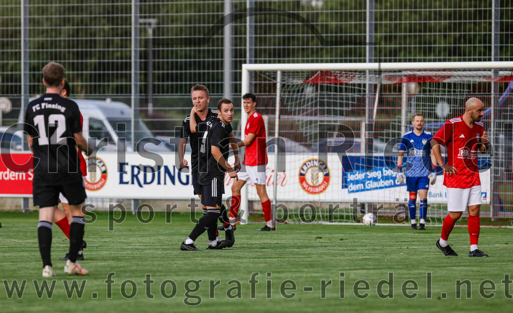 2023-08-25_059_FC_Finsing_gegen_FC_Lengdorf | Finsing, Deutschland, 25.08.2023:
Fußball, Kreisliga 2023 / 2024, 6. Spieltag, FC Finsing gegen FC Lengdorf, Endergebnis: 5:0

Jubel nach dem 1:0 durch Marco Simml (FC Finsing, #19)
Marco Simml (FC Finsing, #19), Andre Huber (FC Finsing, #9)

Foto: Christian Riedel / fotografie-riedel.net