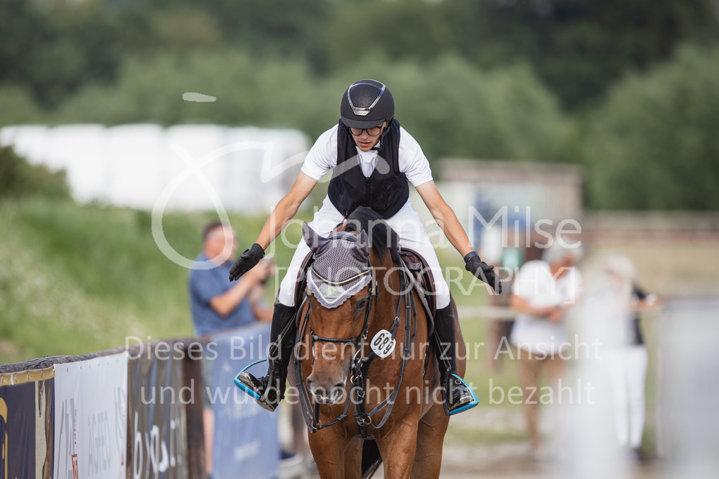 230624_PfSpTa_GroßerPreis-218 | Deine schönsten Turniermomente als professionelle Fotos! Entdecke hochwertige Pferdesport-Fotografie im Online-Shop. Jetzt Fotos finden & bestellen!