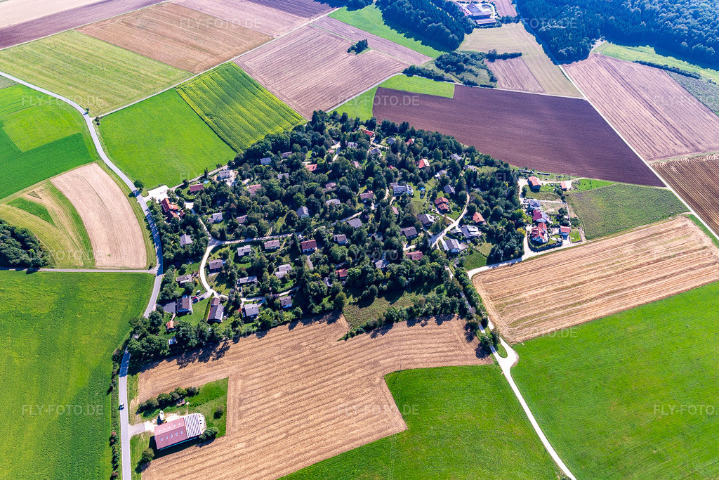 Luftbild: Ferienhaussiedlung im Ortsteil Inneringen in Hettingen im Bundesland Baden-Württemberg in Deutschland. Foto: IMG_129285.jpg vom 05.09.2021 durch Werner Riehm/FLY-FOTO.de