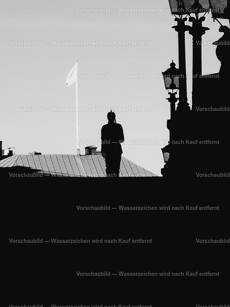 Stockholm-Wache_Slusset | online Fotogalerie mit schwarz-weiß Fotografien und Shop für zeitlose  Poster und Leinwände in stilvollem schwarz weiß  - Realisiert mit Pictrs.com