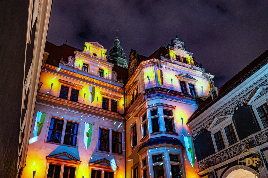 Weihnachtsmarkt Stallhof Dresden 2 | Geschenke, Wandbilder und Accessoires mit Motiven aus Dresden und anderen schönen Orten zur Verschönerung Deines zu Hauses und zum verschenken gewünscht? Wähle Deine Lieblingsbild auf dem Produkt Deiner Wahl. 