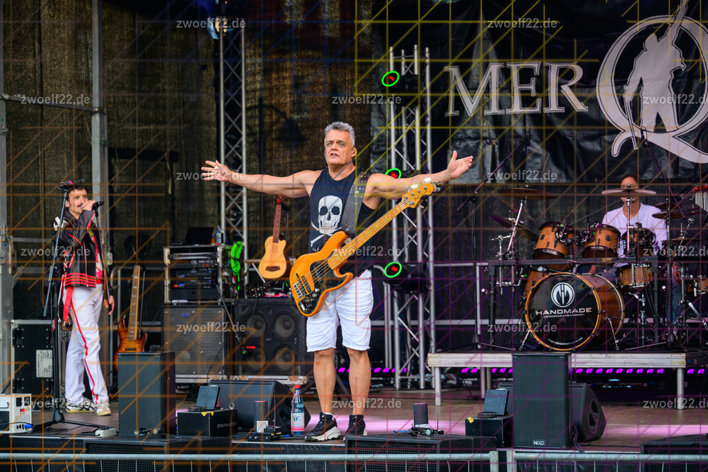 MerQury zum Stadtfest Wilsdruff, Wildruff am 22.08.2026 | Zum Stadtfest Wilsdruff 2026 gastierte die Dresdner Queen-Tribute-Band MerQury am Samstag Abend auf dem Markt in Wilsdruff. - Realisiert mit Pictrs.com