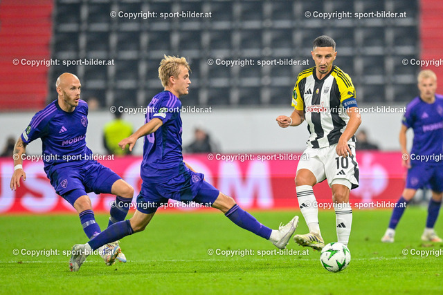 AUT, Fussball UEFA Conference League MD1, LASK (AUT) vs Djurgardens IF (SWE) | 03.10.2024, Oberoesterreich Arena Linz, AUT, UEFA Conference League MD1, LASK (AUT) vs Djurgardens IF (SWE), im Bild Adam Stahl of Djurgardens IF, Oskar Fallenius of Djurgardens IFvs Robert Zulj of Lask// UEFA Conference League MD1, LASK Linz (AUT) vs Djurgardens IF (SWE) in Linz, Austria on 2024/10/03