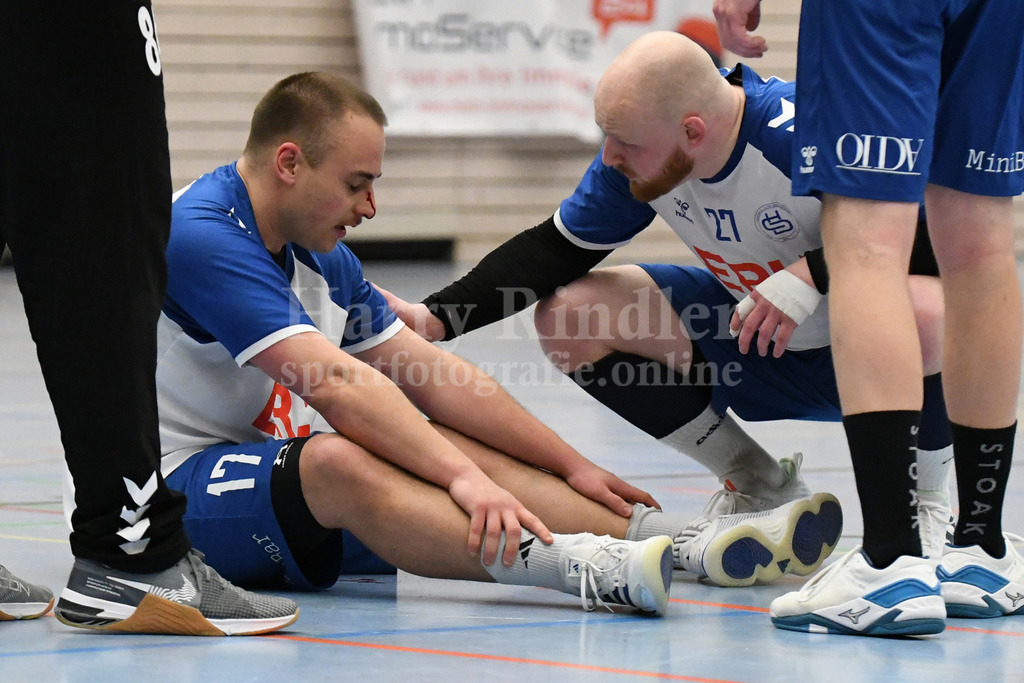 HC Deggendorf : Burghausen II | Nasencut bei Aaron Zaglauer (HC Deggendorf  #17) - Realisiert mit Pictrs.com