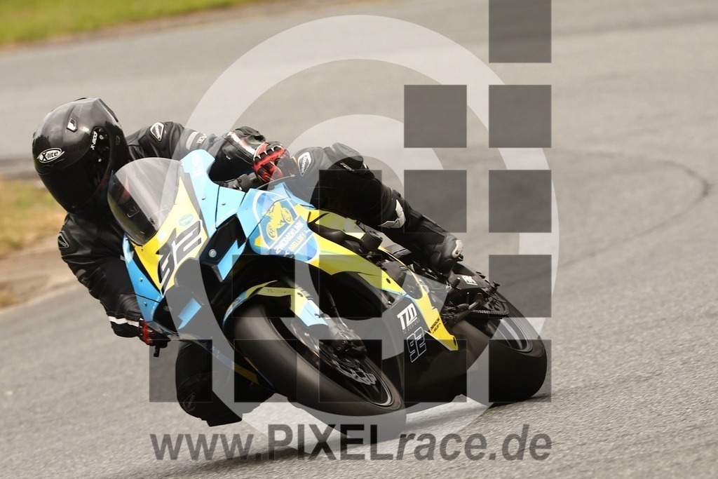 0092-20250908_11620 | Schöne Erinnerungen an spannende Momente - das festzuhalten ist unser Job. PIXELrace.de ist seit 2003 auf den Rennstrecken Europas unterwegs um die Action draußen beim Fahren und die wunderbare Stimmung imm Fahrerlager für euch einzufangen.