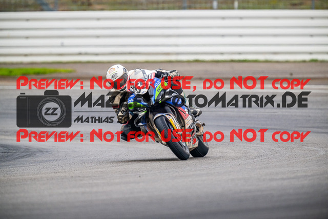 MaZZes_FotoMatrix_220925_6501 | IDM1000