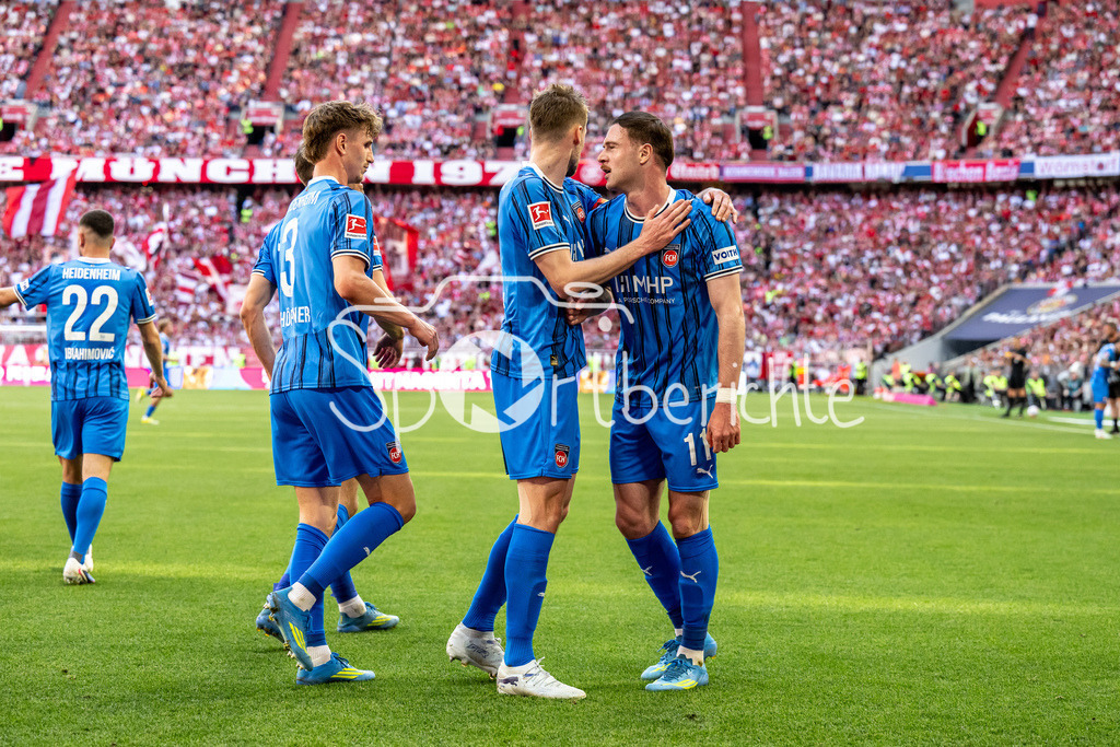 FC Bayern München - 1. FC Heidenheim | MUNICH, GERMANY - 02. MAI: Jubel der Gäste nach dem Treffer zum 0-1 durch Budu ZIVZIVADZE (1. FC Heidenheim 11) während dem Bundesligamatch zwischen dem FC Bayern München und dem 1. FC Heidenheim am 32. Spieltag in der Allianz Arena / DFL REGULATIONS PROHIBIT ANY USE OF PHOTOGRAPHS AS IMAGE SEQUENCES AND/OR QUASI-VIDEO
