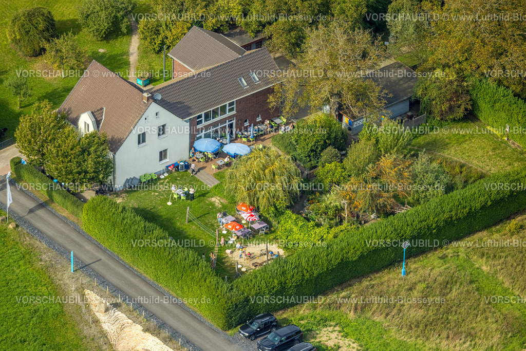 Dinslaken250904317 | Luftbild, Hof Emschermündung Cafe und Gastronomie, Straße Am Hagelkreuz am Fluss Emcher, Kinderspielplatz, Eppinghoven, Dinslaken, Ruhrgebiet, Nordrhein-Westfalen, Deutschland