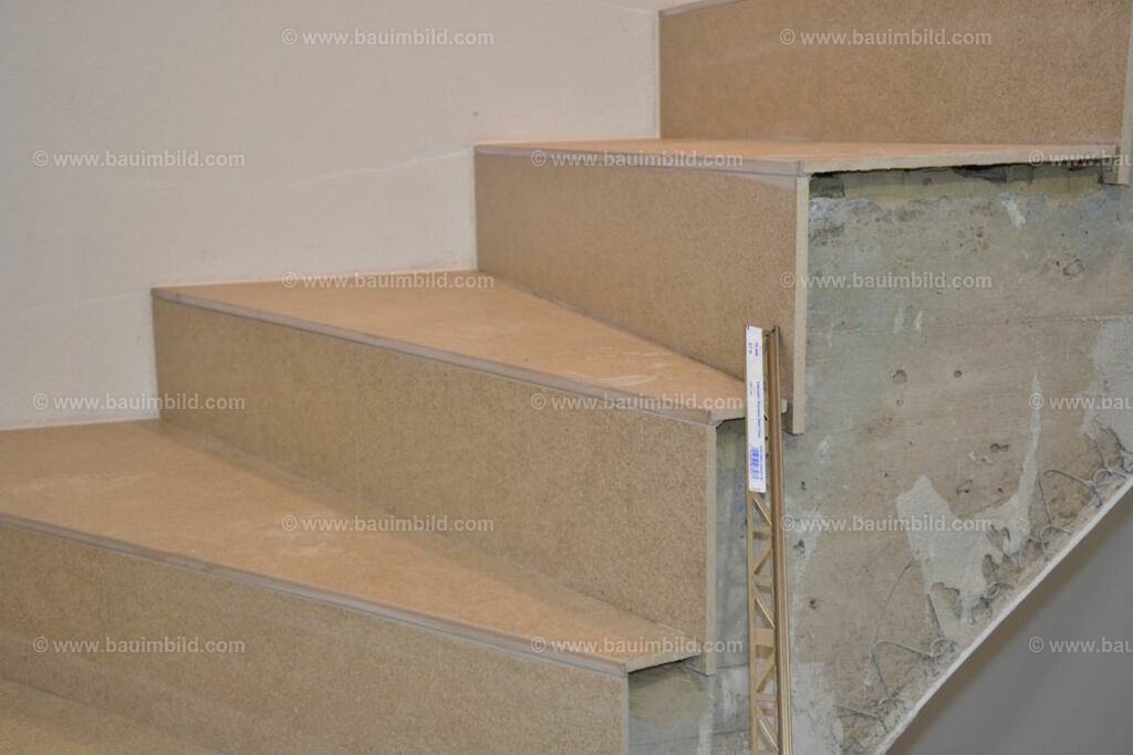 bib-lg21-fliesenlegerarbeiten-0038 | Nach LV-Leistungsgruppen sortierte Detailfotos über den Bau eines Hauses. Alle Hausbau-Bilder direkt vom Urheber und Autor der Website Haus-Selber-Bauen.com