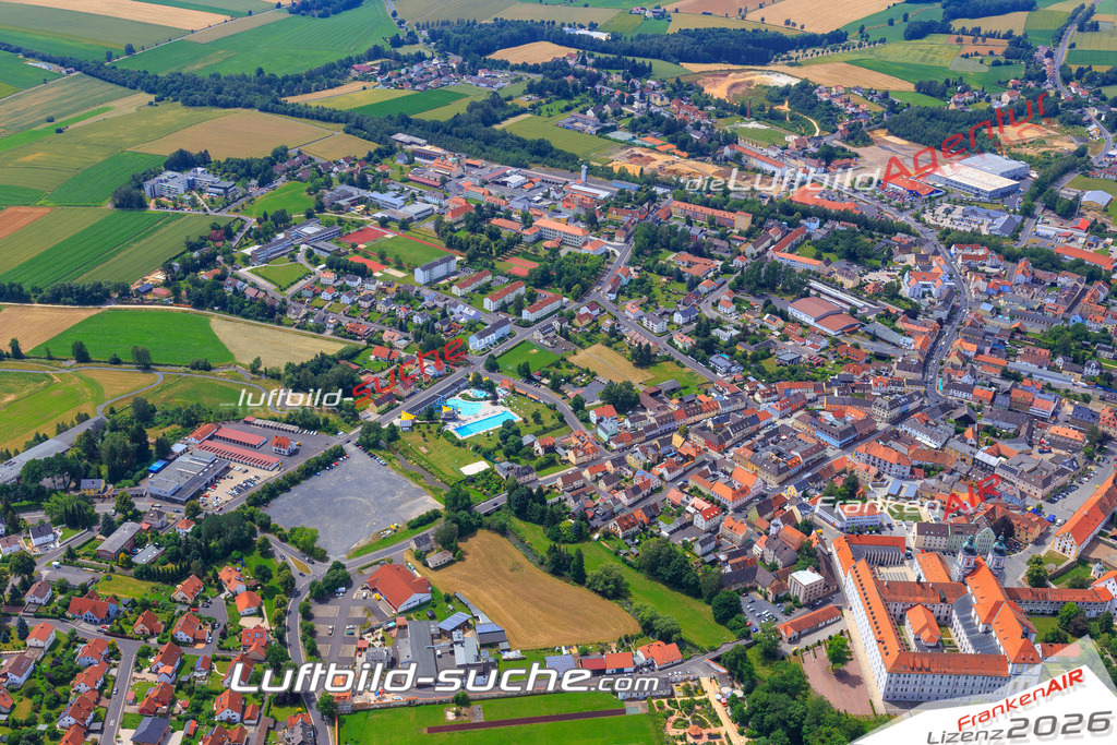 Die Luftaufnahme der Stadt Waldsassen wurde vom UL-Flugzeug heraus erstellt ( keine Drohne )- hohe Auflösung für beste Qualität