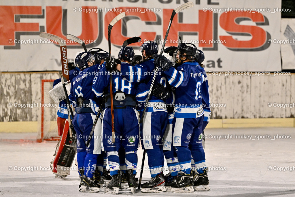 ELV Zauchen vs. EC Tigers Paternion  | #22 Neuschitzer Nino EC Tigers Paternion, #14 Tschurnig Daniel EC Tigers Paternion, #8 Ortner Sandro EC Tigers Paternion, Jubel EC Tigers Paternion Mannschaft, #9 Gratzer Julian EC Tigers Paternion, #21 Lesacher Jürgen EC Tigers Paternion, #11 Ott Marcel EC Tigers Paternion, #18 Kampitsch Andreas EC Tigers Paternion, ELV Zauchen vs. EC Tigers Paternion , ELV Zauchen vs. EC Tigers Paternion  am 02.01.2025 in Eisoval Zauchen (Stadthalle Villach), Austria, (Photo by Bernd Stefan)