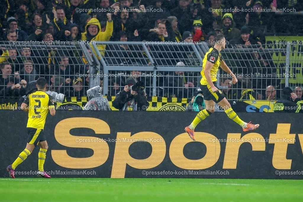 BVB07122501067 | 07.12.2025, Fußball, Borussia Dortmund - TSG 1899 Hoffenheimt, 1. Fußball Bundesliga, 13. Spieltag, Signal Iduna Park, Saison 2025 2026: Torjubel nach dem Tor zum 2:0 durch Torschütze Nico Schlotterbeck&nbsp;(BVB #04)  DFB regulations prohibit any use of photographs as image sequences and or quasi-video.