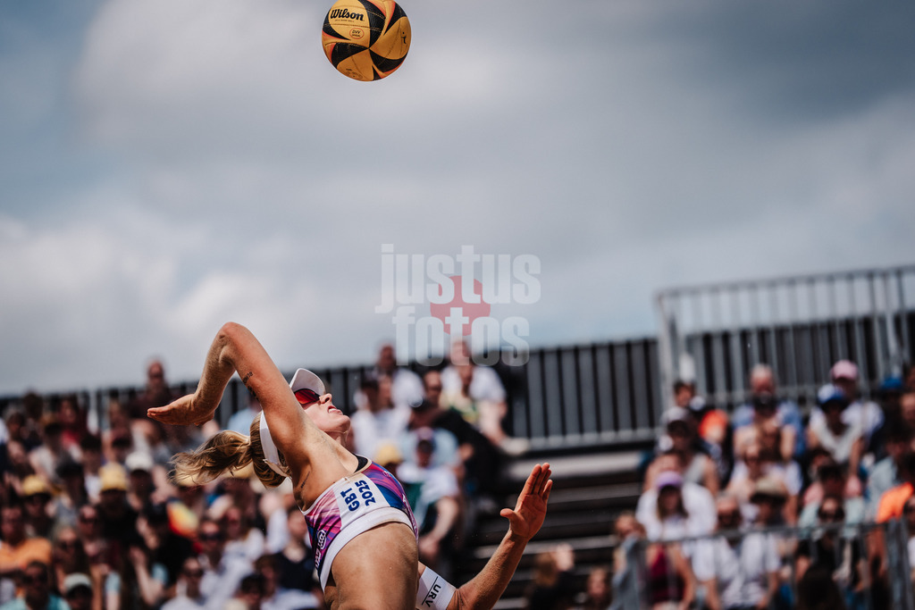 Beachvolleyball | Männer | Allianz German Beach Tour 2025 | Tourstop Hamburg | 31.05.2025 | Linda Bock beim Angriff