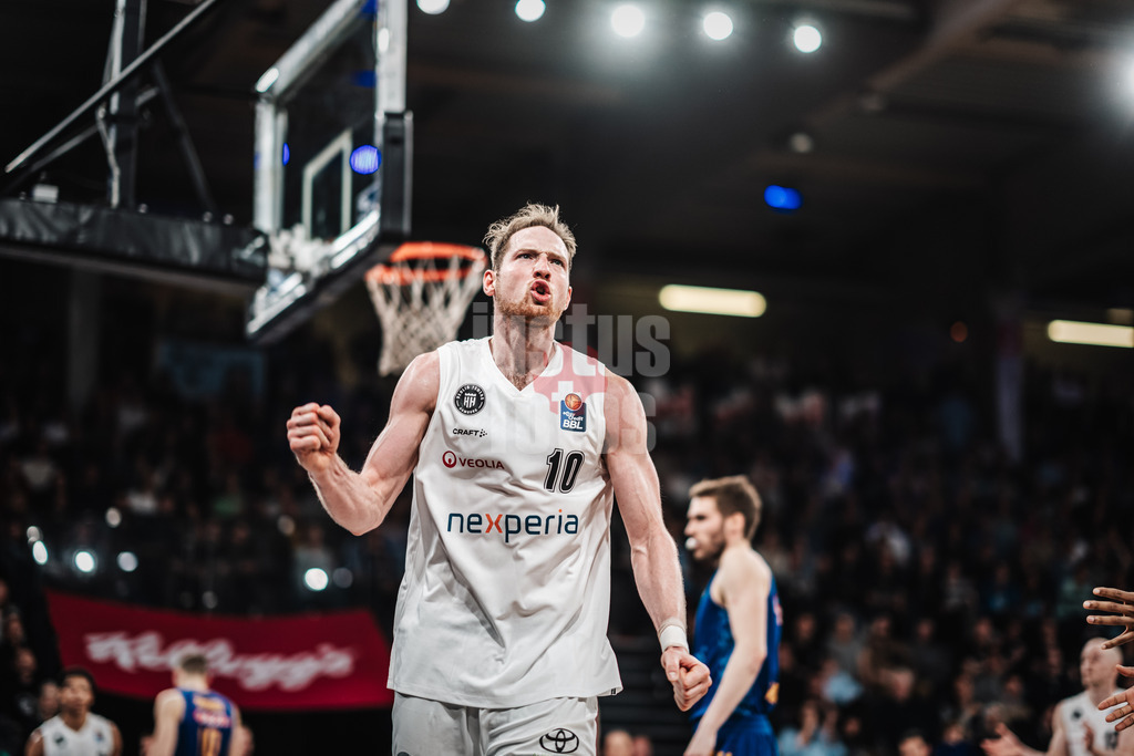 Basketball | Männer | Saison 2023/2024 | easyCredit Basketball Bundesliga | Veolia Towers Hamburg vs. Alba Berlin | 17.04.2024 | Aleksander Dziewa (#10, Veolia Towers Hamburg)