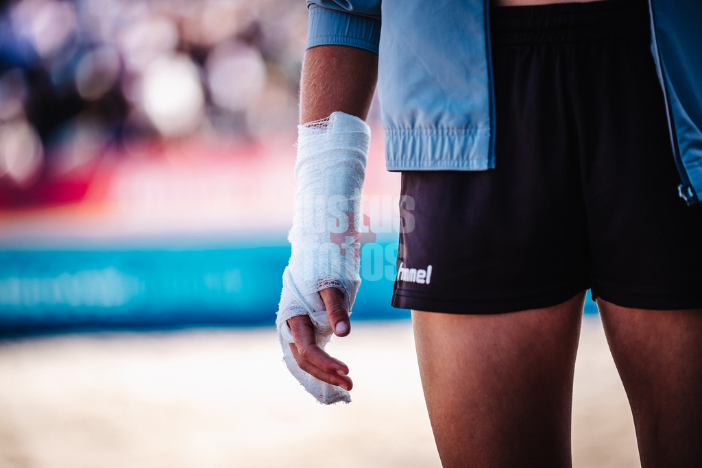 Beachvolleyball | Frauen | Deutsche Meisterschaften 2025 Timmendorfer Strand | 07.09.2025 | Die verletzte Hand von Melanie Paul