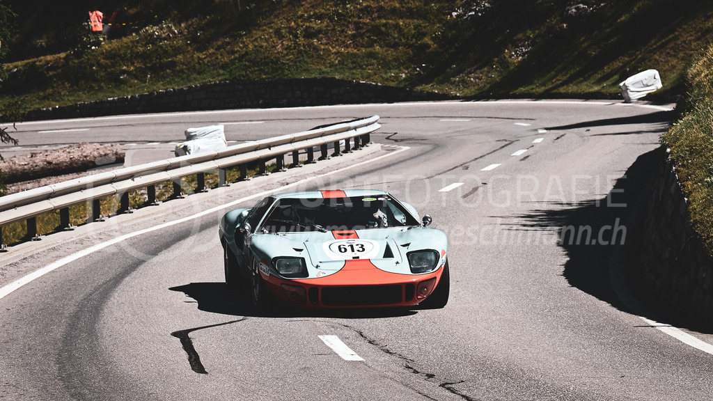 19. Arosa ClassicCar 2023 - 1. September 2023 | 19. Arosa ClassicCar 2023
Arosa, Schweiz
Fry Valentino aus Wilen- Wollerau mit der Startnummer 613 in einem Ford (Recreation) GT40 Le Mans ( Gulf Racing ), Jahrgang 1969, in der Klasse Demonstration.
@arosaclassiccar, @arosa.official, #arosaclassiccar, #arosa, #76curves, #classiccar
Bild: Sportfotografie Markus Aeschimann | www.markus-aeschimann.ch - Realisiert mit Pictrs.com