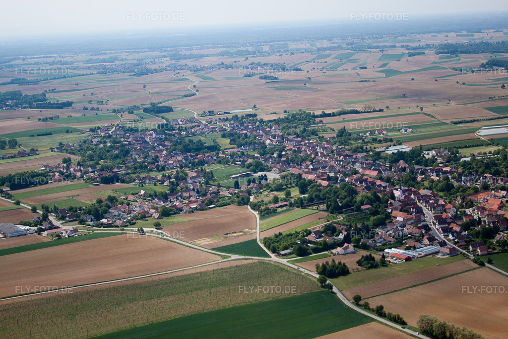 Luftbild: Ortsansicht aus Norden in Seebach im Bundesland Bas-Rhin in Frankreich. – Foto: IMG_40983(40962).jpg vom 08.05.2011 durch Werner Riehm/FLY-FOTO.de – Auflösung des Originals: 4752 x 3168 px