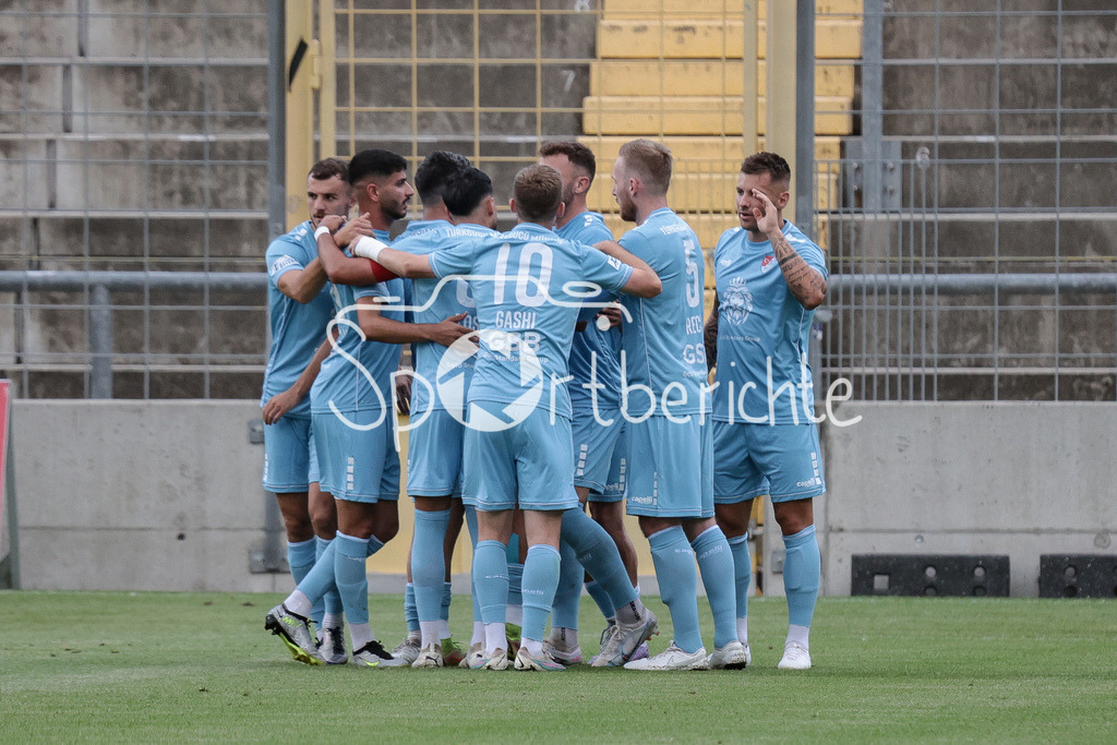 FC Bayern Amateure - Türkgücü München | Jubel der Gaeste nach dem verwandelten Elfmeter zum 0-1 durch Kevin HINGERL (TGM #8) / Tor
