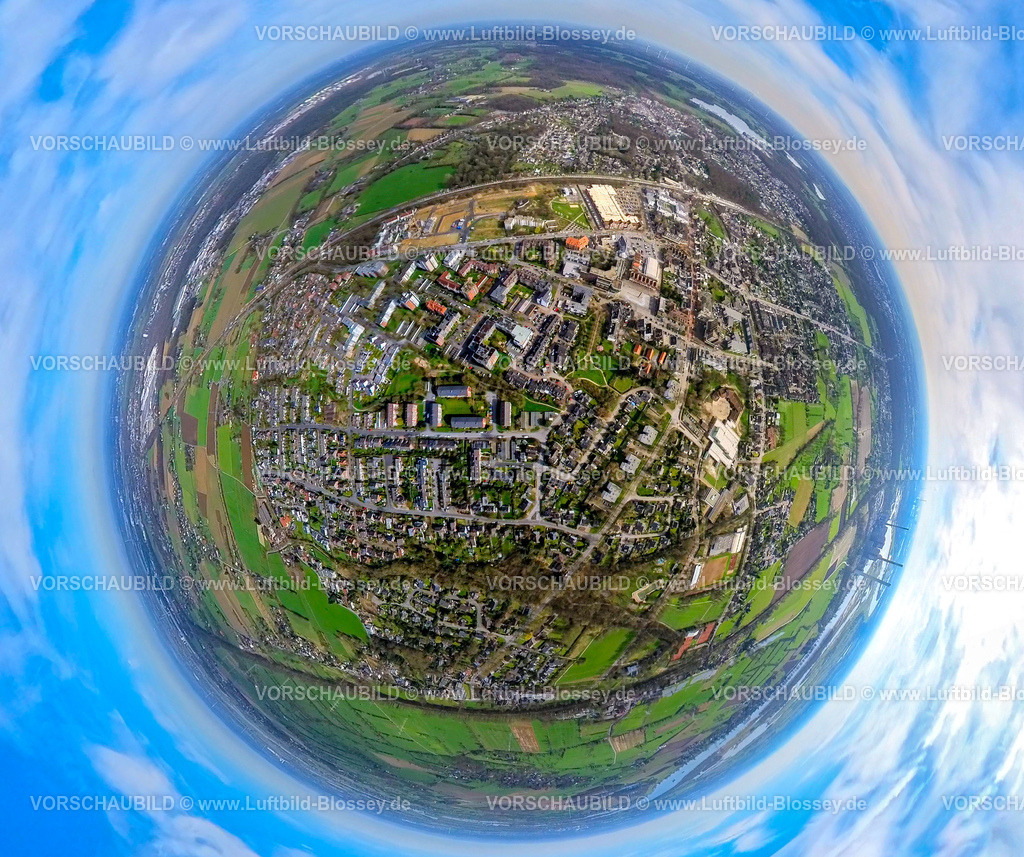 Voerde240390014Mitte | Luftbild, Innenstadt Mitte, Voerder Feld Baugebiet Wohnquartier LIVE GREEN VOERDE Friedrichsfelder Straße an der Bahnlinie, Einkaufszentrum mit Edeka Voerde Supermarkt, Voerde Hbf Bahnhof, Ausbau der Betuweroute und Betuwe-Linie Eisenbahnstrecke, Baustelle mit Schallschutzwand, Einkaufszentrum mit Edeka Voerde Supermarkt, Erdkugel, Fisheye Aufnahme, Fischaugen Aufnahme, 360 Grad Aufnahme, tiny world, little planet, fisheye Bild, Voerde, Niederrhein, Nordrhein-Westfalen, Deutschland