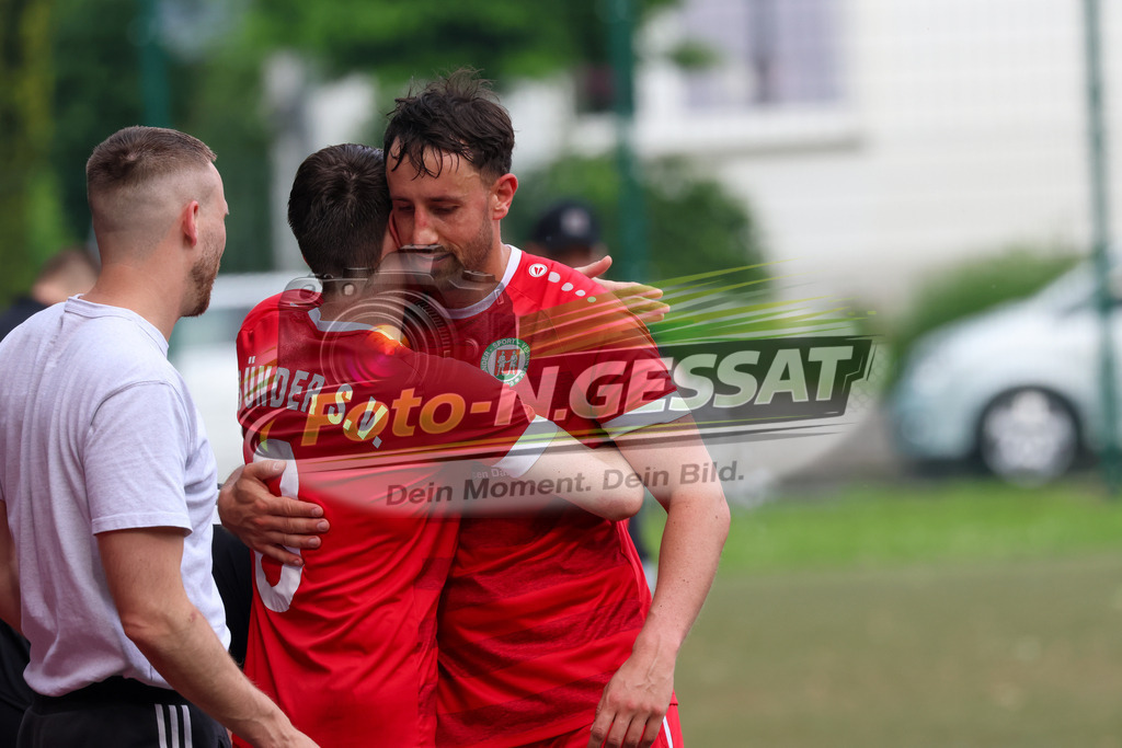 Bünder SV - TuS Bruchmühlen II | Auf dem Bild zu sehen: grün Bünder SV rechts: Florian SchmaleBünder SV, TuS Bruchmühlen II, Saison 25/26, Kreisliga A, Bünde, Deutschland - Realisiert mit Pictrs.com