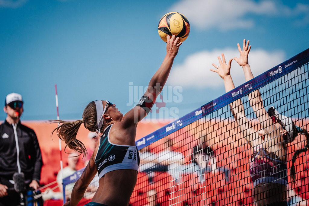 Beachvolleyball | Frauen | Allianz German Beach Tour 2025 | Tourstop Düsseldorf | 09.05.2025 | Sandra Ittlinger links gegen Maja Rosko rechts