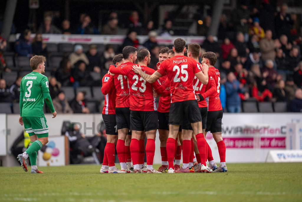 SG Sonnenhof Grossaspach vs. FC 08 Homburg, Fussball, Regionalliga Suedwest, 26. Spieltag, 28.03.2026 | Kollektiver Torjubel nach dem Treffer zum 1:0 durch Antonis Aidonis (SG Sonnenhof Grossaspach, #15),SG Sonnenhof Grossaspach vs. FC 08 Homburg, Fussball, Regionalliga Suedwest, 26. Spieltag, 28.03.2026