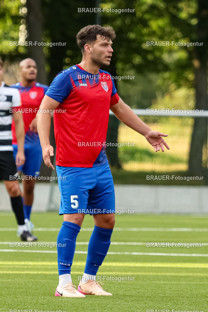 1_KFCWAT_20250723_0061.JPG -  - KFC Uerdingen - SG Wattenscheid 09 - Testspiel | Krefeld, Deutschland, 23.07.25: Ole Päffgen (KFC Uerdingen) gestikuliert, Gestik waehrend des Testspiel Spiels zwischen KFC Uerdingen - SG Wattenscheid 09 in der Covestro Sportpark am 23. July 2025 in Krefeld, Deutschland. (Foto von Stefan Brauer/Brauer-Fotoagentur)