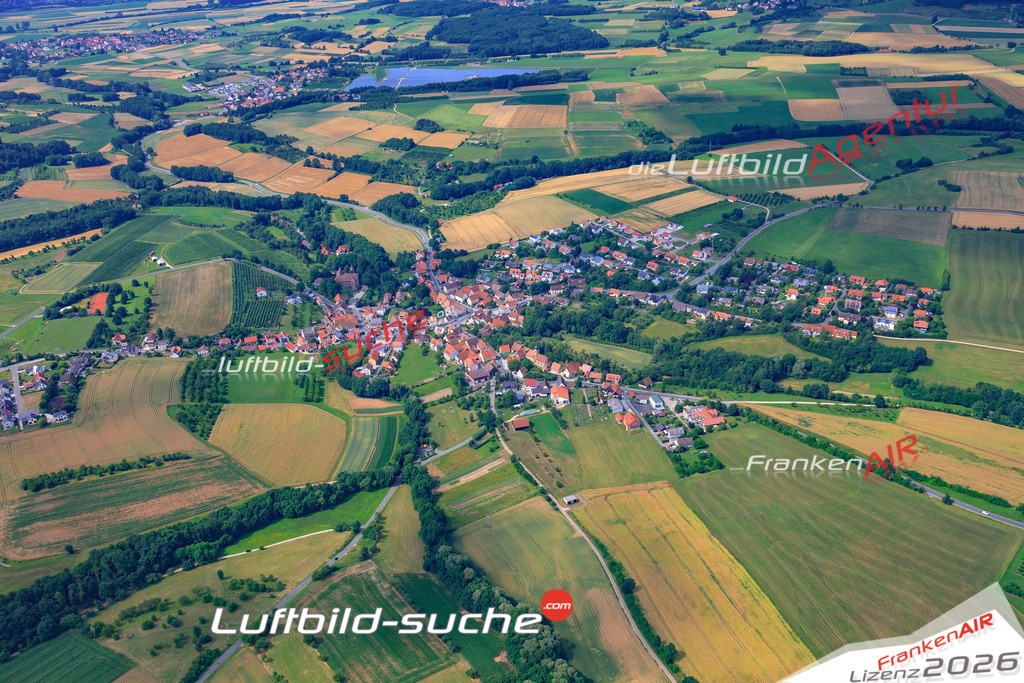 Die Luftaufnahme der Stadt Leutenbach wurde 2017 vom Flugzeug heraus erstellt ( keine Drohne )- hohe Auflösung für beste Qualität