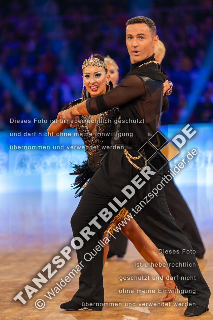 20231111-02664 | Hier finden Sie Tanz Bilder vom Latein und Standard Formationen tanzen. Sportbilder vom Tanzsport. Schöne Fotos und von Weltmeisterschaft, Europameisterschaft, Bundesliga, Regionalliga, Oberliga und Landesliga sowie von GOC Stuttgart, DanceComp, WM Bremen