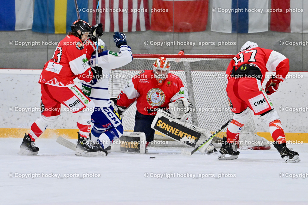 ESV Ferlach vs. UECR Eisbären Huben | #87 Piuk Tobias ESV Ferlach, #75 Kropiunig Ralf ESV Ferlach, #43 Jurvelin Valtteri ESV Ferlach, ESV Ferlach vs. UECR Eisbären Huben, ESV Ferlach vs. UECR Eisbären Huben am 31.10.2025 in Ferlach (HTC Eishalle Ferlach), Austria, (Photo by Bernd Stefan)