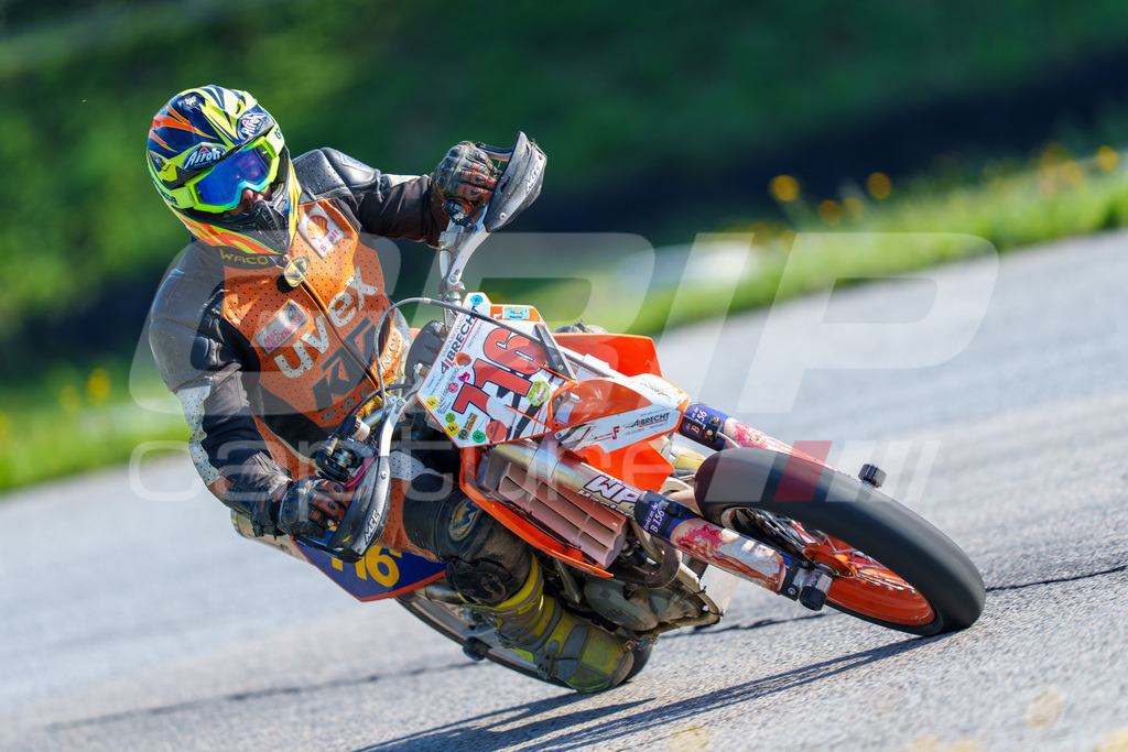 SuperMoto_Staatsmeisterschaft_Greinbach_055 | GRIPcapture steht für authentische Sportfotografie in Österreich – für Momente, die mehr sind als Geschwindigkeit oder Ergebnis. Es geht um Emotion, Spannung, Fokus und den Augenblick, der oft nur einen Wimpernschlag dauert.Ob Motorsport, Teamsport oder 