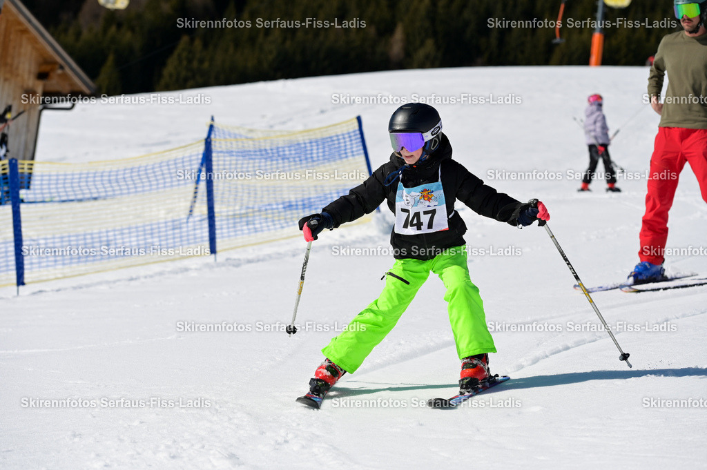 SRF_27.02.2026_913 | Skirennfotos,Serfaus,Fiss,Ladis,Kinderskirennen,Winter,Tirol,Oberland,skirace,SFL,feelfree,weil wir's genießen,ski,Ski,skifahren,Sonnenplateau, - Realisiert mit Pictrs.com
