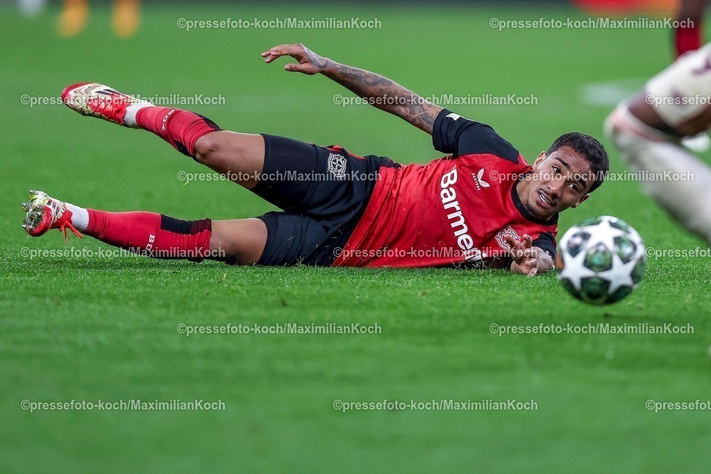 UCL11032501035 | 11.03.2025, Fußball, UEFA Champions League, Bayer 04 Leverkusen - FC Bayern München, Achtelfinale Rückspiel, BayArena, Saison 2024 2025: Arthur (Bayer04 Leverkusen #13) liegt auf dem SpielfeldDFB regulations prohibit any use of photographs as image sequences and or quasi-video.