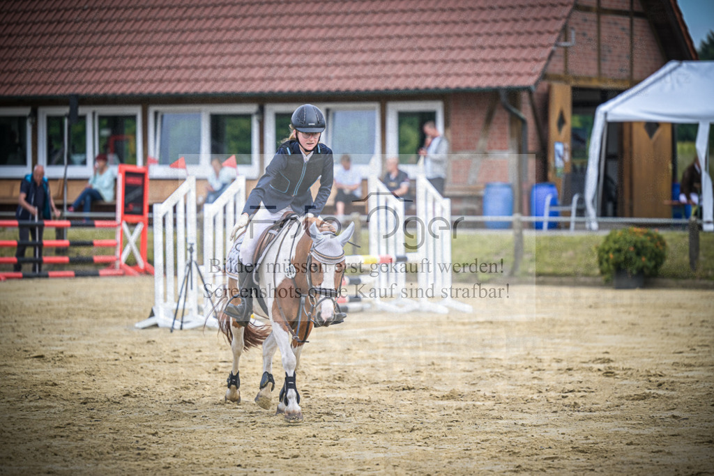 DOS_0890 | Entdecke hochwertige Reitturnierfotos von Foto Oger. Professionell, emotional und authentisch – jetzt Lieblingsmomente im Shop bestellen.Deutschlandweite Turnierfotografie. - Realisiert mit Pictrs.com