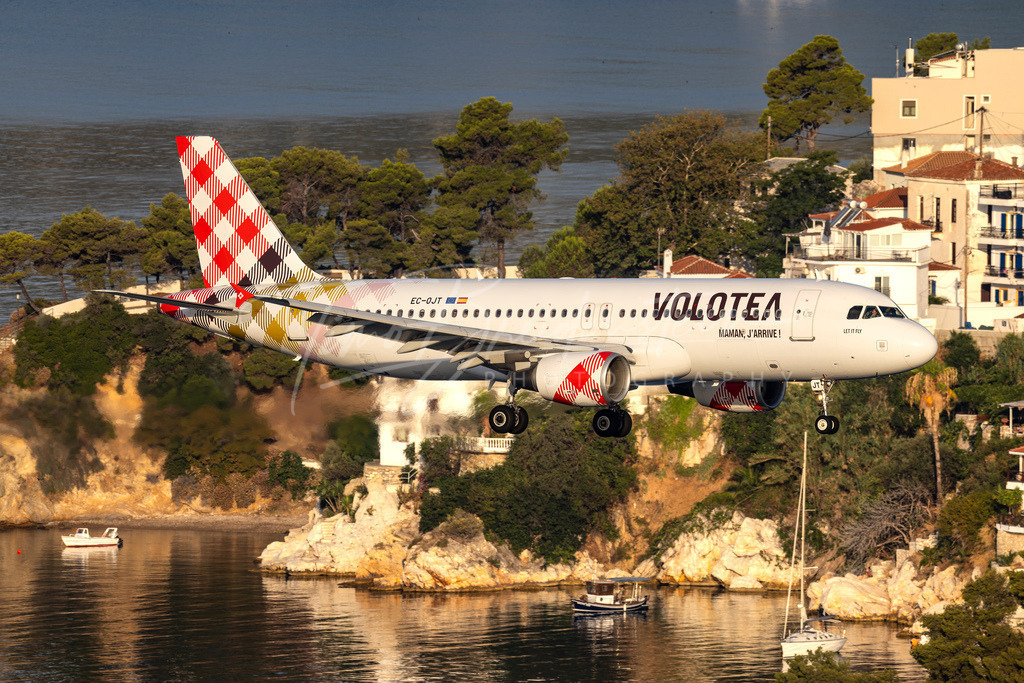 20250722-822A9606 | Buy high-quality aviation and travel photography prints by professional photographer Timo Breidenstein. Authentic images, professionally printed, worldwide shipping. - Realisiert mit Pictrs.com