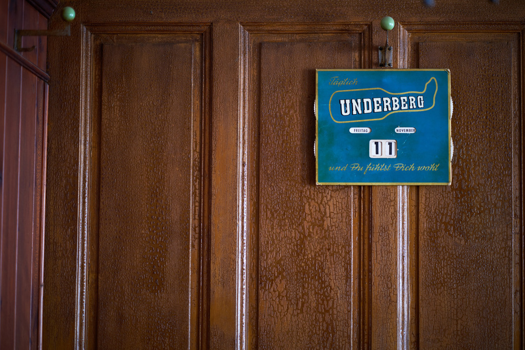 Innenraum einer leeren Gaststätte im Weinviertel | Austria - June 08, 2021: Innenraum einer leeren Gaststätte im Weinviertel - Realisiert mit Pictrs.com