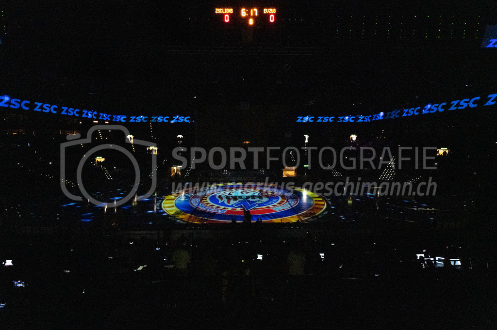 Swiss National League Final Game 2: ZSC Lions - EV Zug | 20.04.2022, Zürich, Hallenstadion, Swiss National League Final Game 2: ZSC Lions - EV Zug, Light Show kurz vor Spielbeginn. - Realisiert mit Pictrs.com