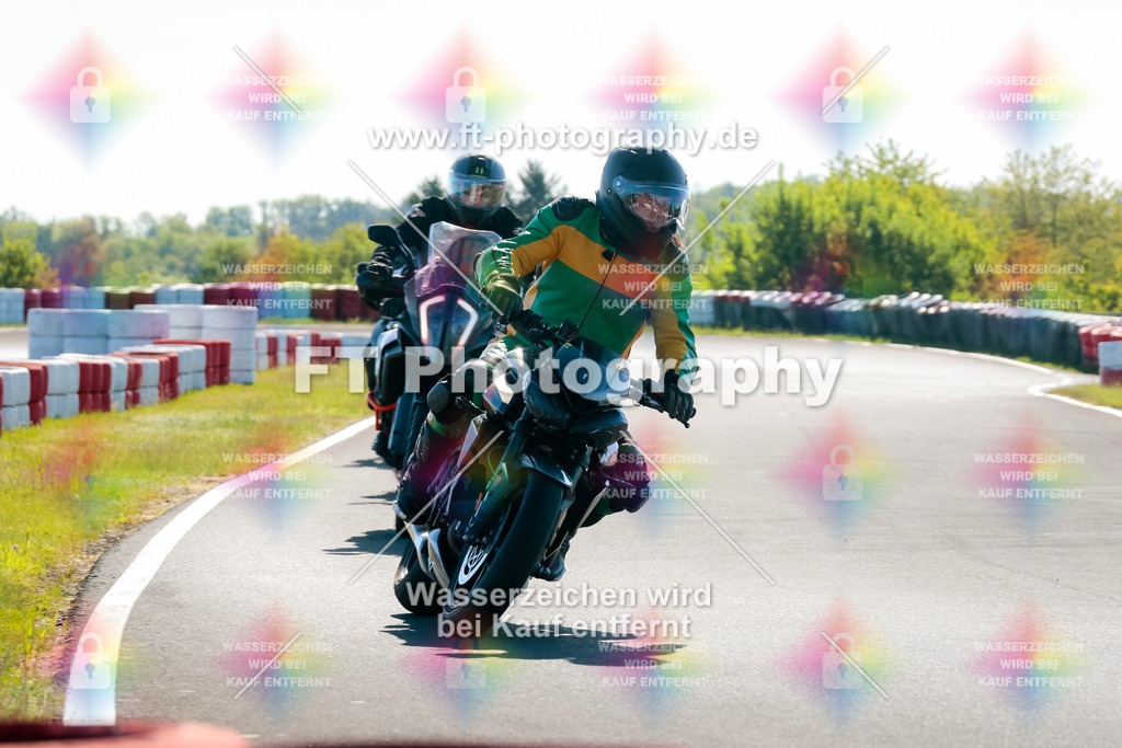 Moto-TeamOBK-21152 | Hier findet Ihr Bilder von Touristenfahrten auf der Nürburgring Nordschleife oder von anderen Veranstaltungen die ich besucht habe. Viel Spass beim Durch Schauen 